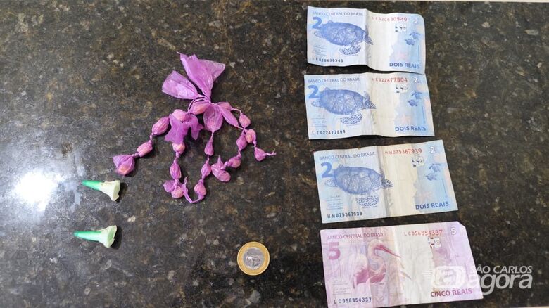 Jovem é detido por tráfico de drogas após tentar fugir da PM no Jacobucci - Crédito: SCA