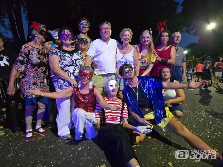 Baile de Máscaras anima Parque do Bicão e resgata marchinhas no Carnaval 2026 -
