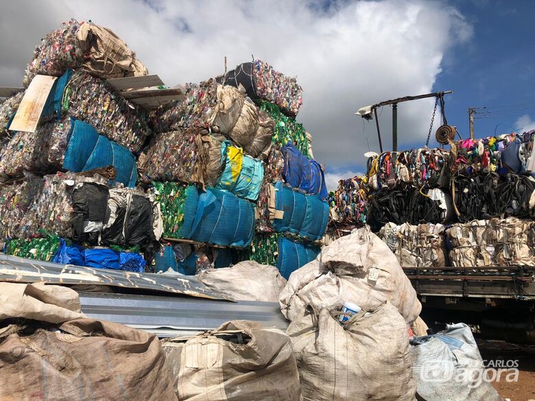 Operação conjunta vistoria depósitos de sucata e interdita dois estabelecimentos em São Carlos -