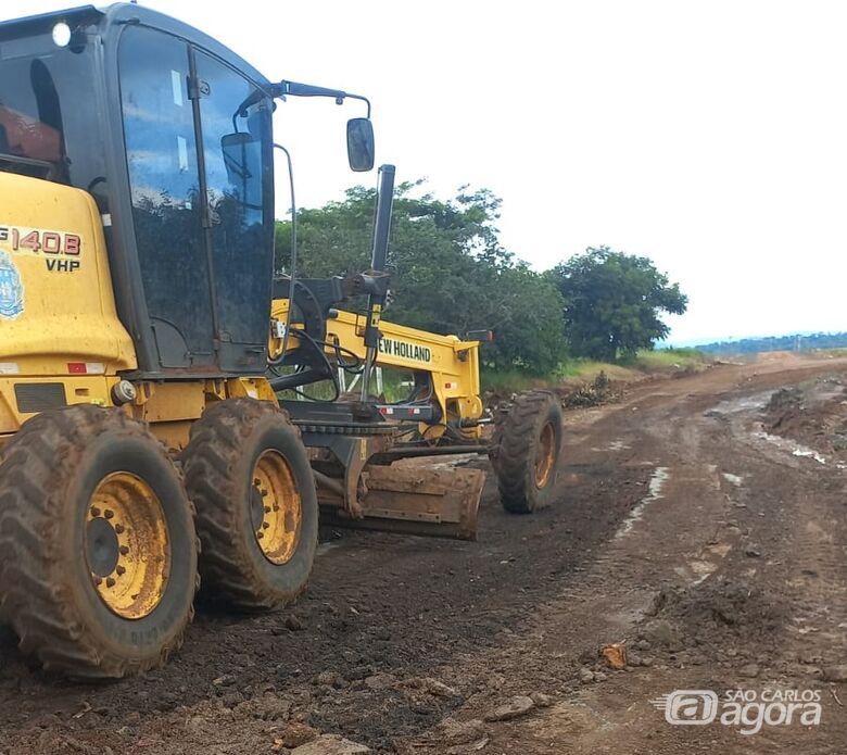 Prefeitura intensifica limpeza no CDHU e retira cinco caminhões de entulho em Ibaté - 