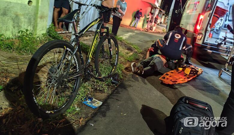 Ciclista fica ferido após colisão com ônibus em cruzamento na Vila Brasília - Crédito: Foto: Maycon Maximino/São Carlos Agora