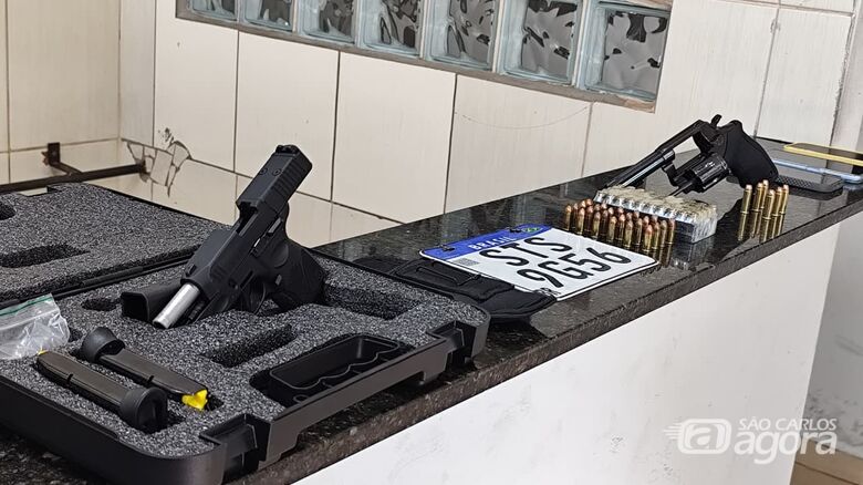 Força Tática prende homem procurado pela Justiça e apreende armas em apartamento no Jockey Club - Crédito: SCA