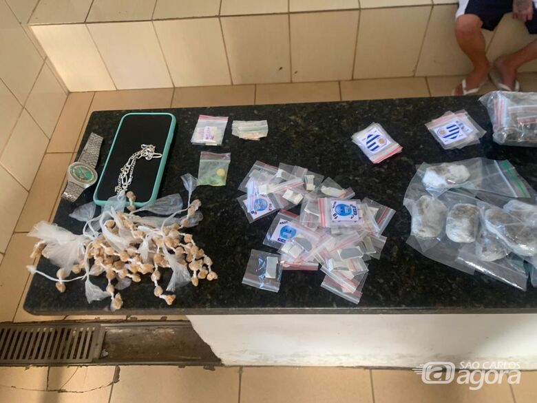 Adolescente é flagrado com drogas no CDHU  - 