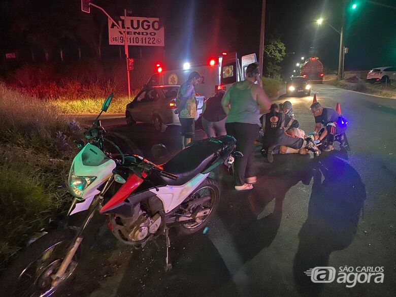 Motociclista fica ferido após colisão com carro na Avenida Capitão Luís Brandão - Crédito: SCA