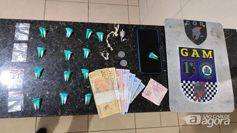 Mãe procurada pela Justiça é detida com a filha de 15 anos durante tráfico  - Crédito: SCA