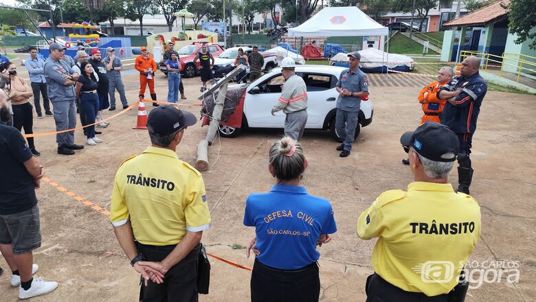 Simulado reúne forças de emergência e orienta população sobre acidentes com rede elétrica - Crédito: Maycon Maximino 