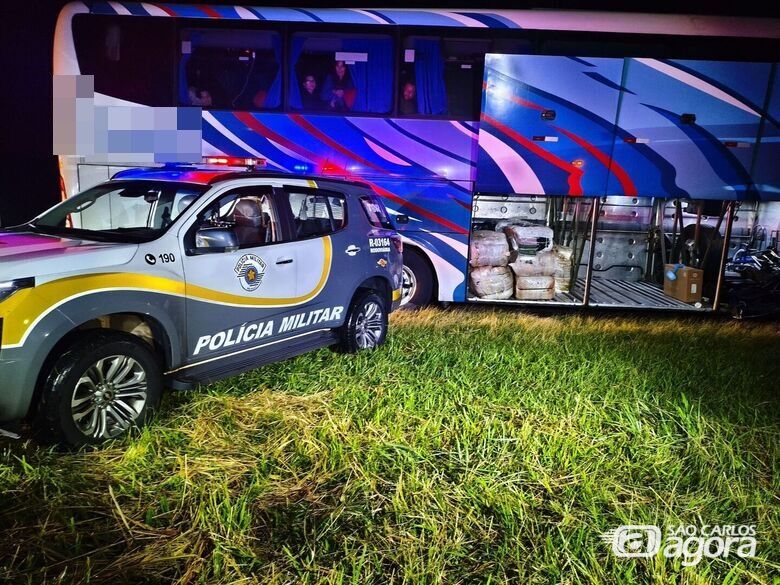 Ônibus é abordado na SP-310 e mercadorias do Paraguai são apreendidas em Ibaté - 