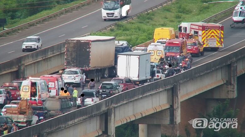 Funcionário de concessionária morre após carreta invadir área sinalizada na SP-308 - Crédito: Artesp