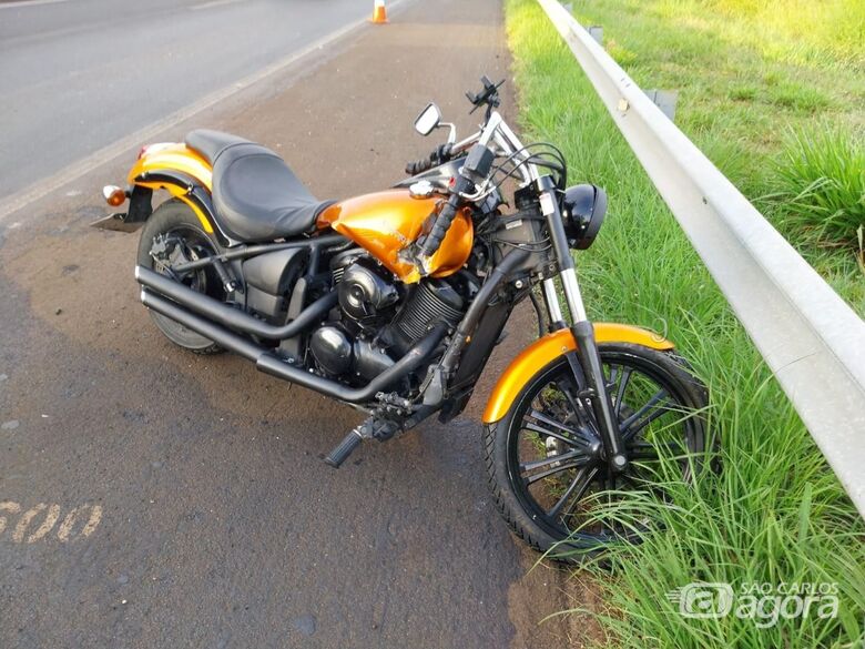 Motociclista morre após colisão com caminhão na SP-255 - Crédito: Artesp