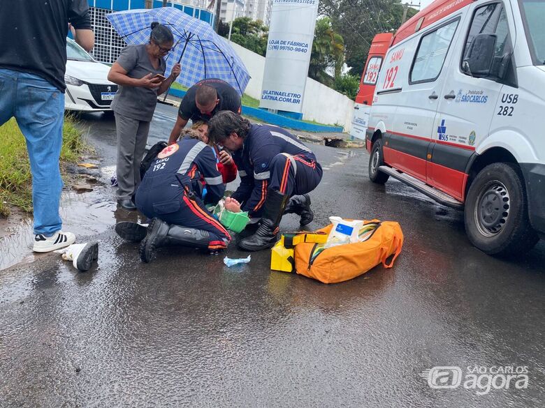 Pedestre é atropelada em cruzamento na Getúlio Vargas  - Crédito: SCA