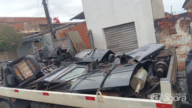 Polícia Militar localiza partes de veículo furtado em averiguação de denúncia em São Carlos - 