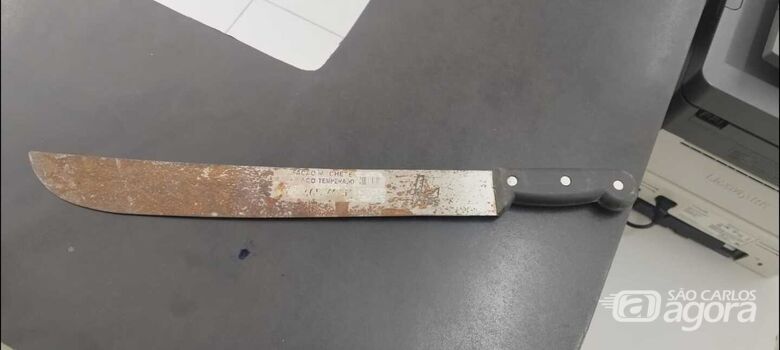 Facão apreendido - Crédito: SCA