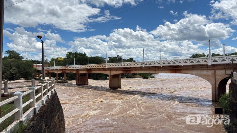O Rio Mogi Guaçu em Pirassununga: o período de Piracema tem o objetivo de proteger o processo de migração das espécies nativas da Bacia do rio Tietê  Paraná, garantindo a reprodução dessas espécies - Crédito: SCA
