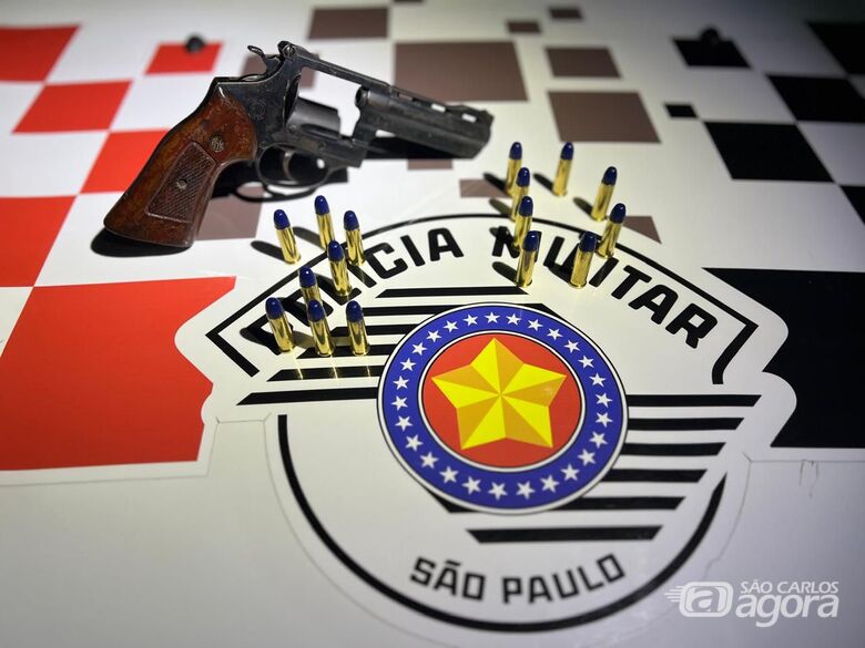 PM apreende revólver com numeração suprimida no CDHU - Crédito: divulgação