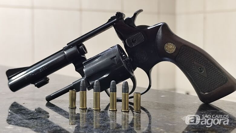 Força Tática prende homem por porte ilegal de arma de fogo no São Carlos 8 - Crédito: SCA