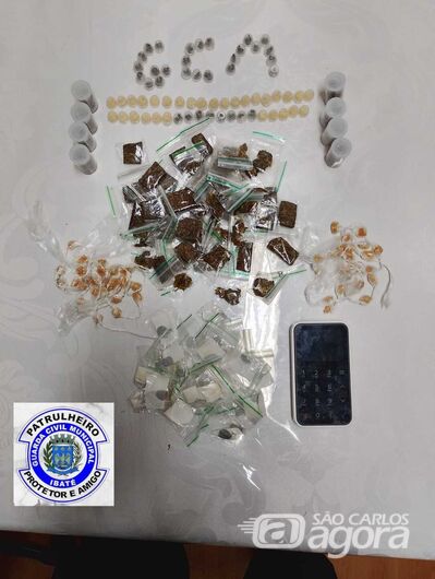 GCM de Ibaté apreende drogas em terreno baldio no Jardim Cruzado -