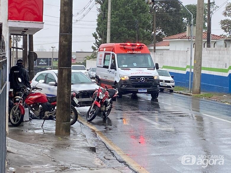 Motociclista fica ferido após colisão com carro na Vila Nery - Crédito: SCA