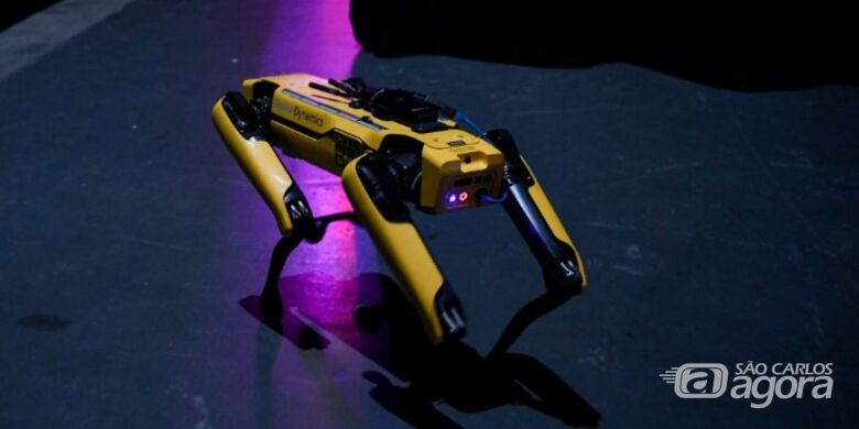 O robô permite a execução de tarefas em ambientes remotos com maior segurança – Foto: Web Summit/Wikimedia Commons - 