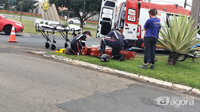 Colisão entre carro e moto de aplicativo deixa passageira ferida no Santa Felícia - Crédito: SCA