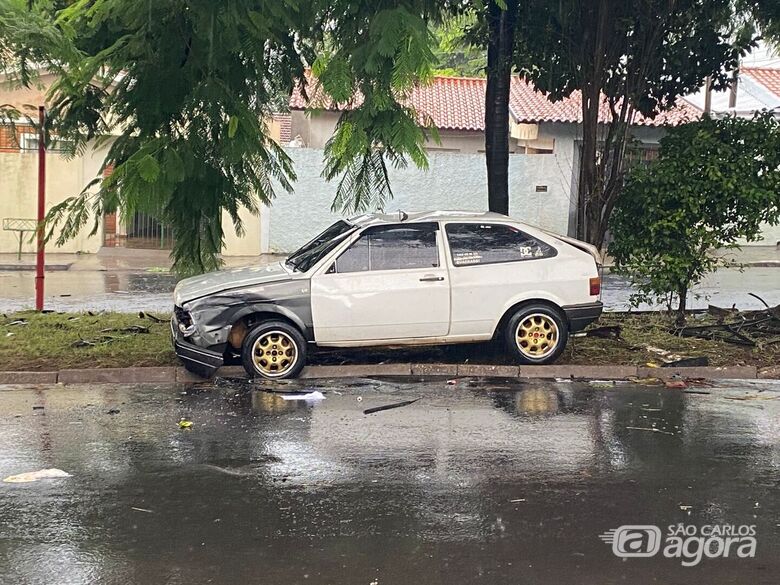 Gol capota após colisão no Castelo Branco - Crédito: SCA