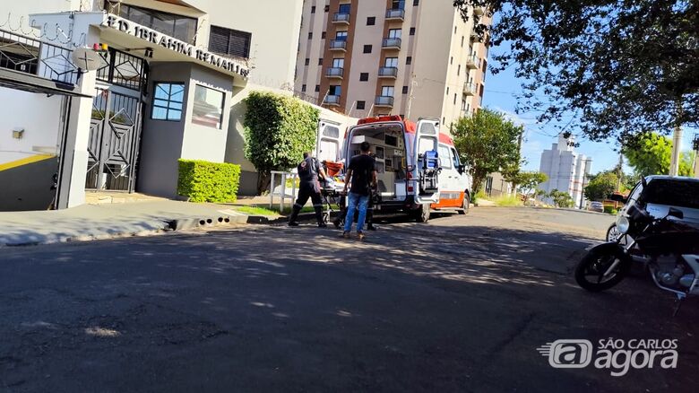 Queda de telhado deixa dois trabalhadores feridos em São Carlos - Crédito: SCA