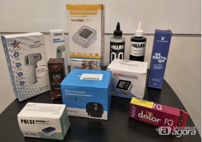 Amostra de itens inspecionados no galpão da empresa: dispositivos médicos, cosméticos e alimentos - Crédito: Anvisa