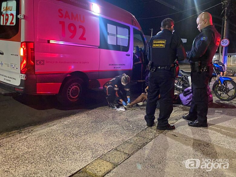 Acidente entre motos deixa dois feridos na Vila Nery - Crédito: SCA