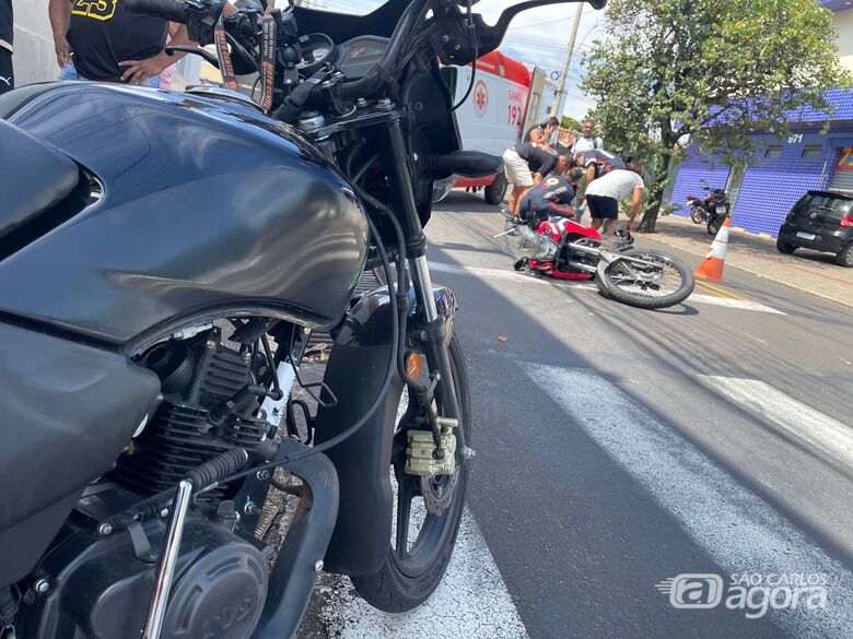 Colisão entre motos deixa jovem ferido na Vila Prado - Crédito: SCA