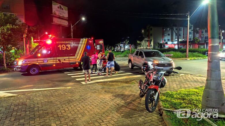 Casal fica ferido após acidente entre moto e carro  - Crédito: SCA