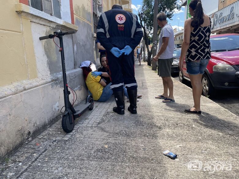 Jovem fica ferido após colisão entre patinete elétrico e carro em São Carlos - Crédito: SCA