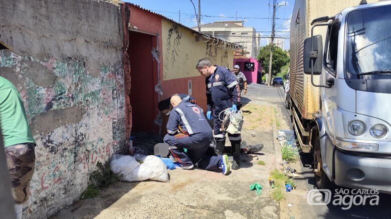 Identificado homem encontrado morto em calçada na Vila Costa do Sol - Crédito: SCA
