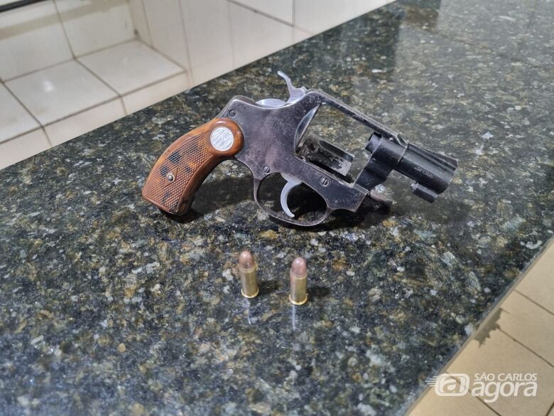 Força Tática apreende revólver e detém homem durante operação no Cidade Aracy - Crédito: SCA