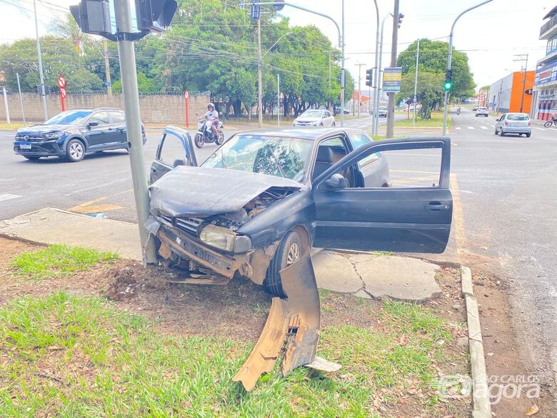 Desrespeito à sinalização causa acidente com dois carros no Cruzeiro do Sul  - Crédito: SCA