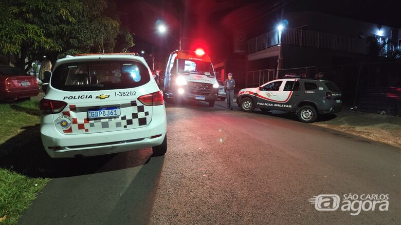 Vítima de esfaqueamento no tórax é socorrida em estado grave em São Carlos - Crédito: SCA