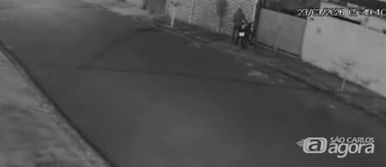 Moto é furtada no bairro Arnon de Mello; veja vídeo - 