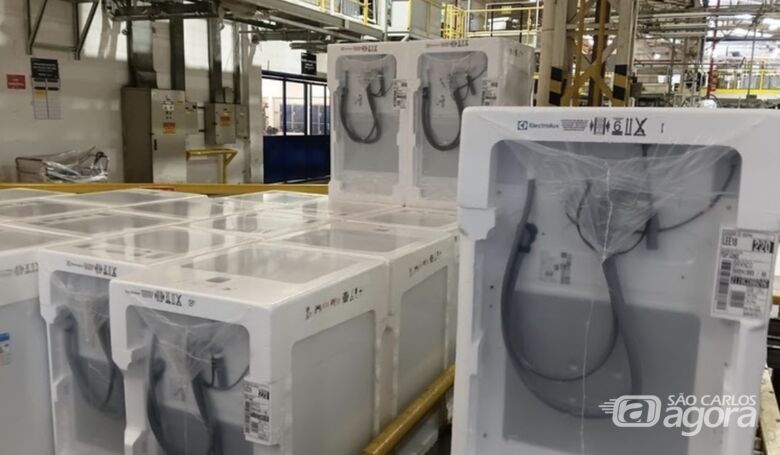 Adoção do novo filme termoencolhível nas embalagens das lavadoras fabricadas no Brasil integra o movimento global do grupo para ampliar o uso de conteúdo reciclado em seus produtos e operaçõe - 