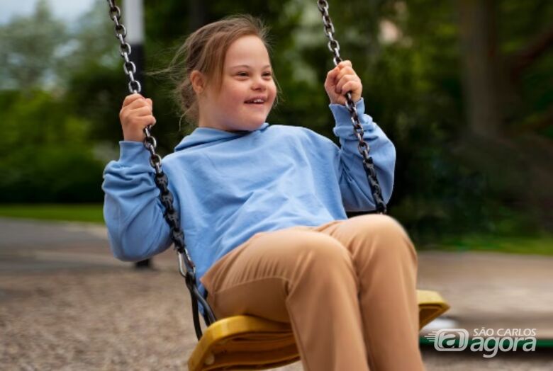Garota com Síndrome de Down - Crédito: Freepik