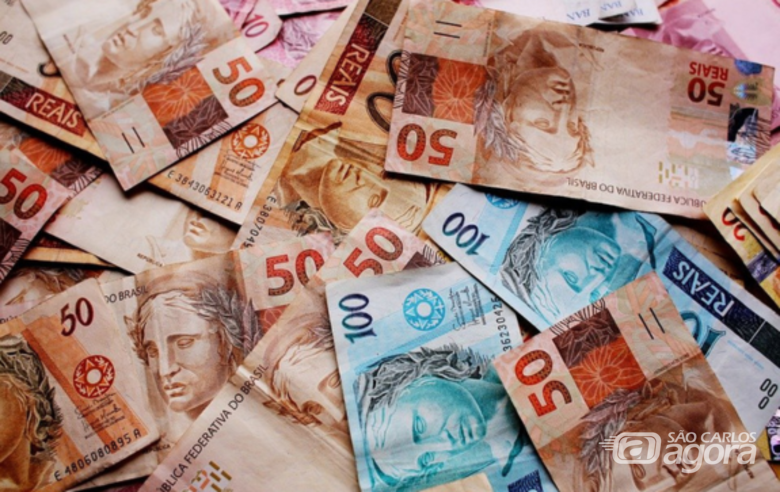 Possível fim da escala 6x1 impactará transporte de cargas e deve aumentar custos dos produtos - Crédito: Divulgação: banco de imagens