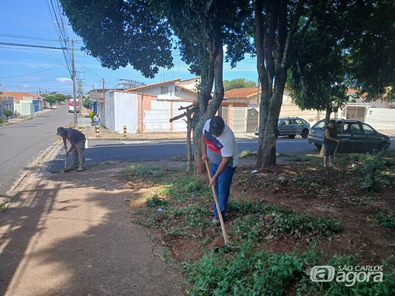 Igreja promove limpeza de praça no Jardim Beatriz e realiza culto com sopão gratuito -