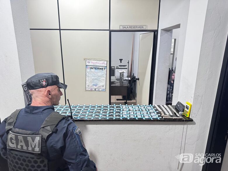 Dois adolescentes são detidos pelo GAM com drogas em ponto de tráfico no São Carlos V - Crédito: Foto: Divulgação/GCM