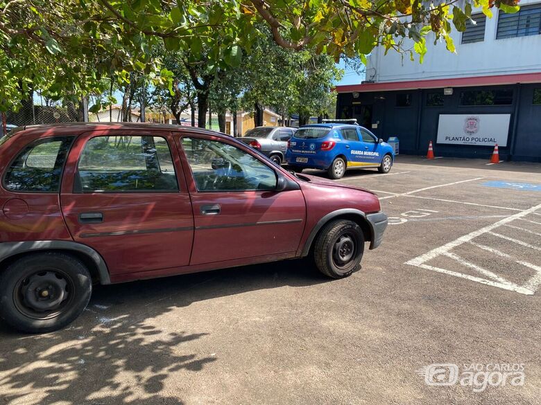 Guarda Municipal recupera carro furtado em área de mata no Jardim Tangará - Crédito: Foto: SCA