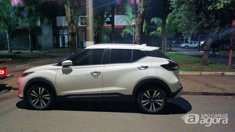 Mulher é detida pela PM com carro roubado em residência no Bela Vista São-Carlense - Crédito: Foto: SCA