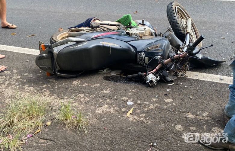Motociclista morre após colidir em traseira de caminhão na SP-215 em São Carlos - Crédito: Foto: SCA