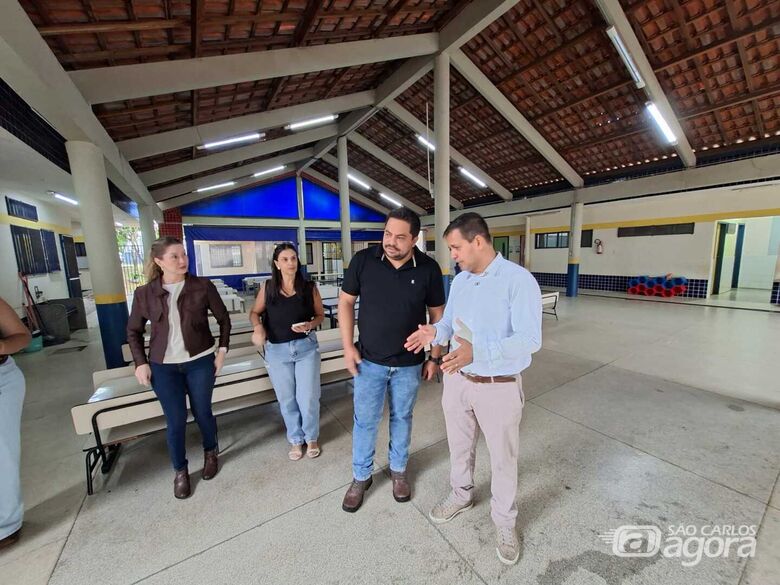 Roselei Françoso visita CEMEI Homero Frei após relatos de escorpiões e determina novas medidas de prevenção - 