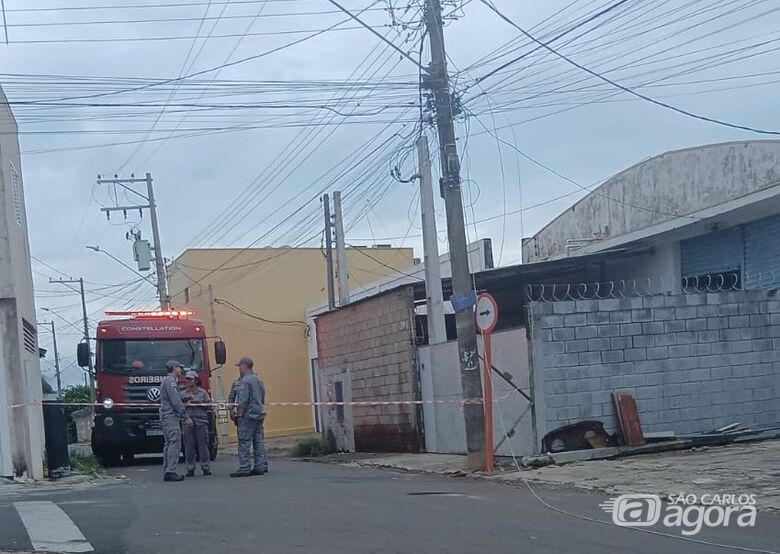 Fio de energia se rompe e deixa moradores sem energia na Vila Isabel - 