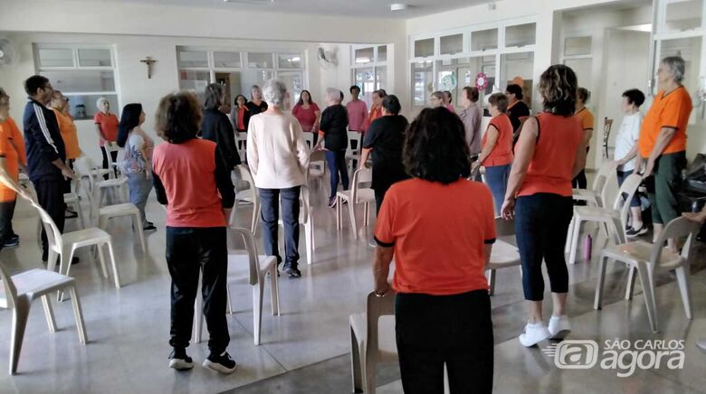 Centro de Referência do Idoso oferece oficinas de percussão corporal e dança circular - 