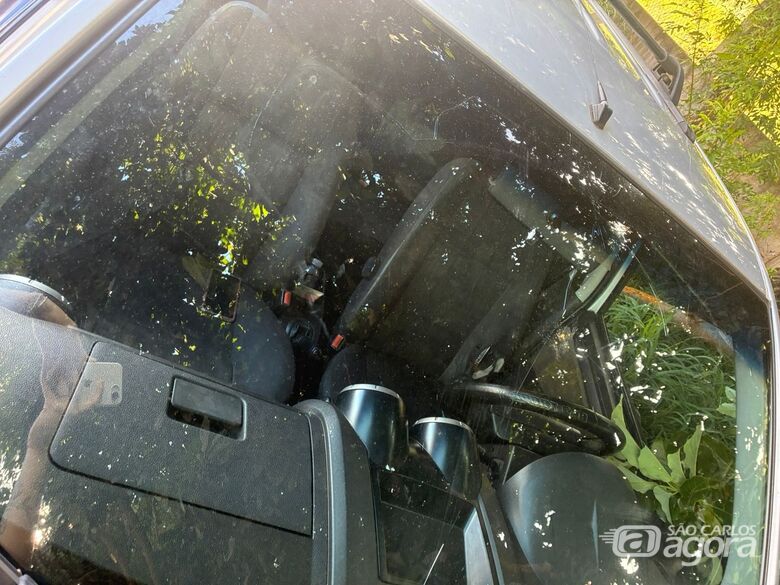 Galho de árvore cai sobre carro no Jardim Paulista - 