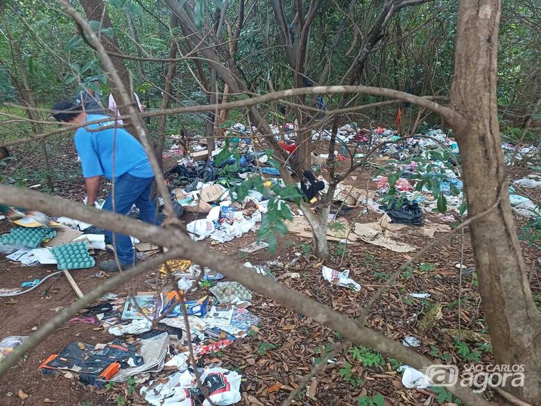Prefeitura de Ibaté realiza limpeza de área pública após ocupação irregular -