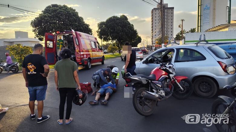 Casal fica ferido após colisão entre moto e carro em rotatória na Bruno Ruggiero - Crédito: SCA