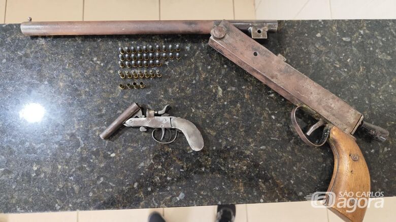 ROCAM localiza plantação de maconha em estufa e apreende armas em chácara na SP-215 - Crédito: SCA